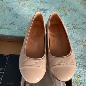 Vionic shoes size 6.5